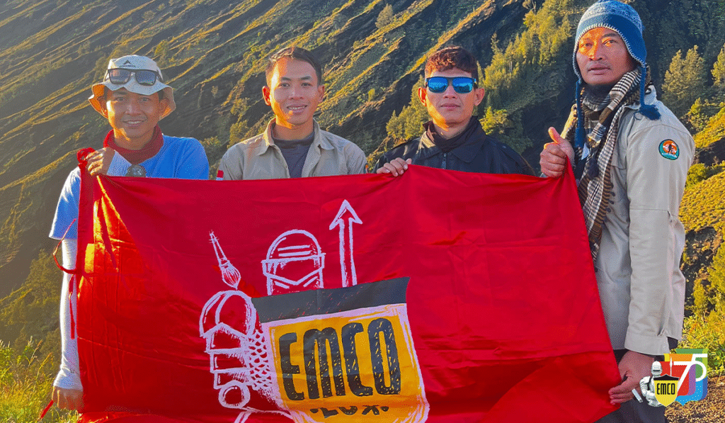 First step of the four EMCO friends to climb Mount Rinjani