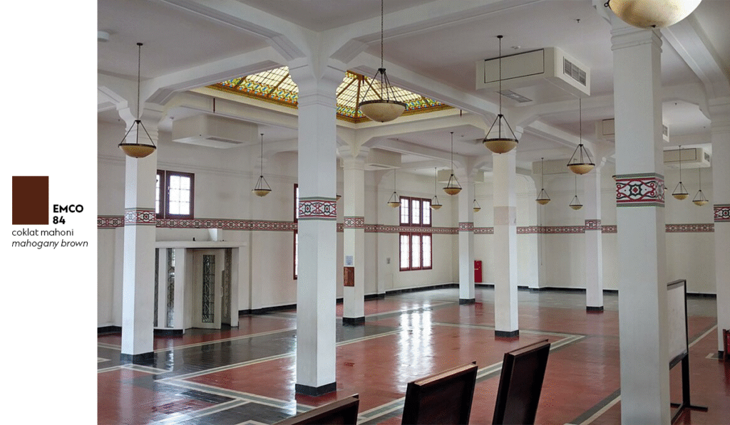 Rumah klasik putih coklat mahoni inspirasi heritage Kota Tua