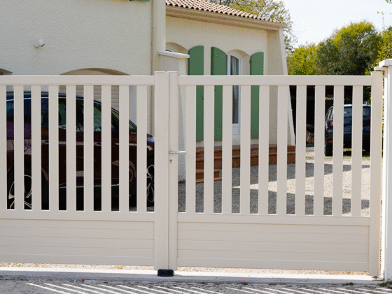 Neutral home railings that look simple and elegant