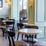 鼠尾草绿色咖啡馆室内搭配黑白桌椅